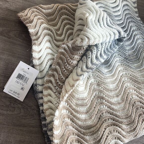 Calvin Klein Ripple Stitch Slouchy Beanie AND SCARF - Picture 3 of 4